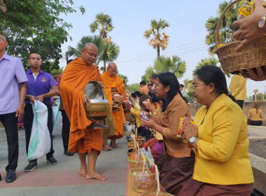 ร่วมกิจกรรมศรีสะเกษพร้อมใจ นุ่งผ้าไทยใส่บาตร ทำความดี ... พารามิเตอร์รูปภาพ 3