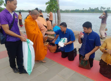 กิจกรรมศรีสะเกษพร้อมใจ นุ่่งผ้าไทยใส่บาตร ทำความดี ... พารามิเตอร์รูปภาพ 4