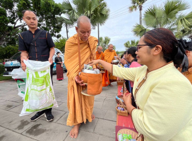 ร่วมกิจกรรมโครงการรณรงค์แต่งกายด้วยผ้าไทยและผ้าพื้นเมืองจังหวัดศรีสะเกษ ประจำปี พ.ศ. 2567 &quot;ศรีสะเกษพร้อมใจ นุ่งผ้าไทยใส่บาตร ทำความดี วิถึพอเพียง&quot; ... พารามิเตอร์รูปภาพ 3