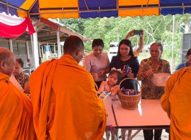 ร่วมเป็นเกียรติในพิธีทำบุญตักบาตร โรงเรียงเพียงหลวง 14 พารามิเตอร์รูปภาพ 5