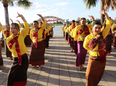 ร่วมพิธีเปิดและร่วมกิจกรรมรำเฉลิมฉลอง 242 ปี จังหวัดศรีสะเกษ พารามิเตอร์รูปภาพ 7