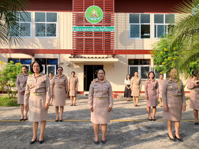 ร่วมเข้าแถวเคารพธงชาติ และ ร้องเพลงชาติไทย สวดมนต์ไหว้พระ ... พารามิเตอร์รูปภาพ 1