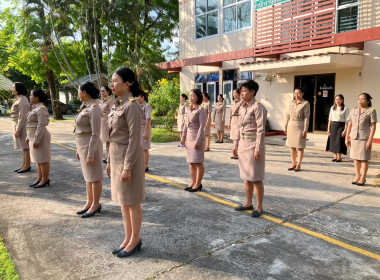 ร่วมเข้าแถวเคารพธงชาติ และ ร้องเพลงชาติไทย สวดมนต์ไหว้พระ ... พารามิเตอร์รูปภาพ 2