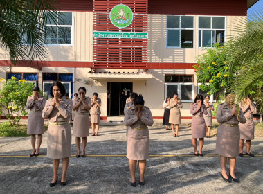 ร่วมเข้าแถวเคารพธงชาติ และ ร้องเพลงชาติไทย สวดมนต์ไหว้พระ ... พารามิเตอร์รูปภาพ 5