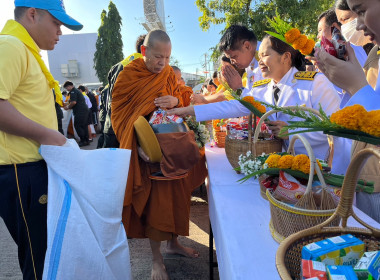 ร่วมพิธีเจริญพระพุทธมนต์และทำบุญตักบาตรถวายพระราชกุศล ... พารามิเตอร์รูปภาพ 1