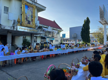 ร่วมพิธีเจริญพระพุทธมนต์และทำบุญตักบาตรถวายพระราชกุศล ... พารามิเตอร์รูปภาพ 3